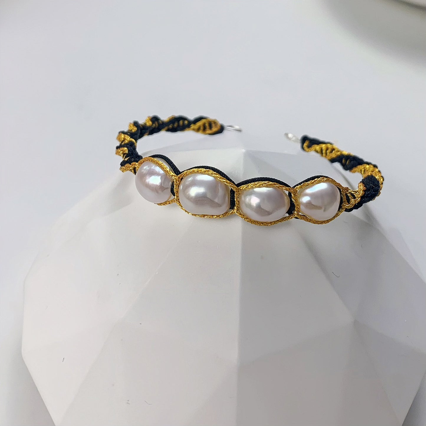 113.Spiral Baroque Pearl Bracelet