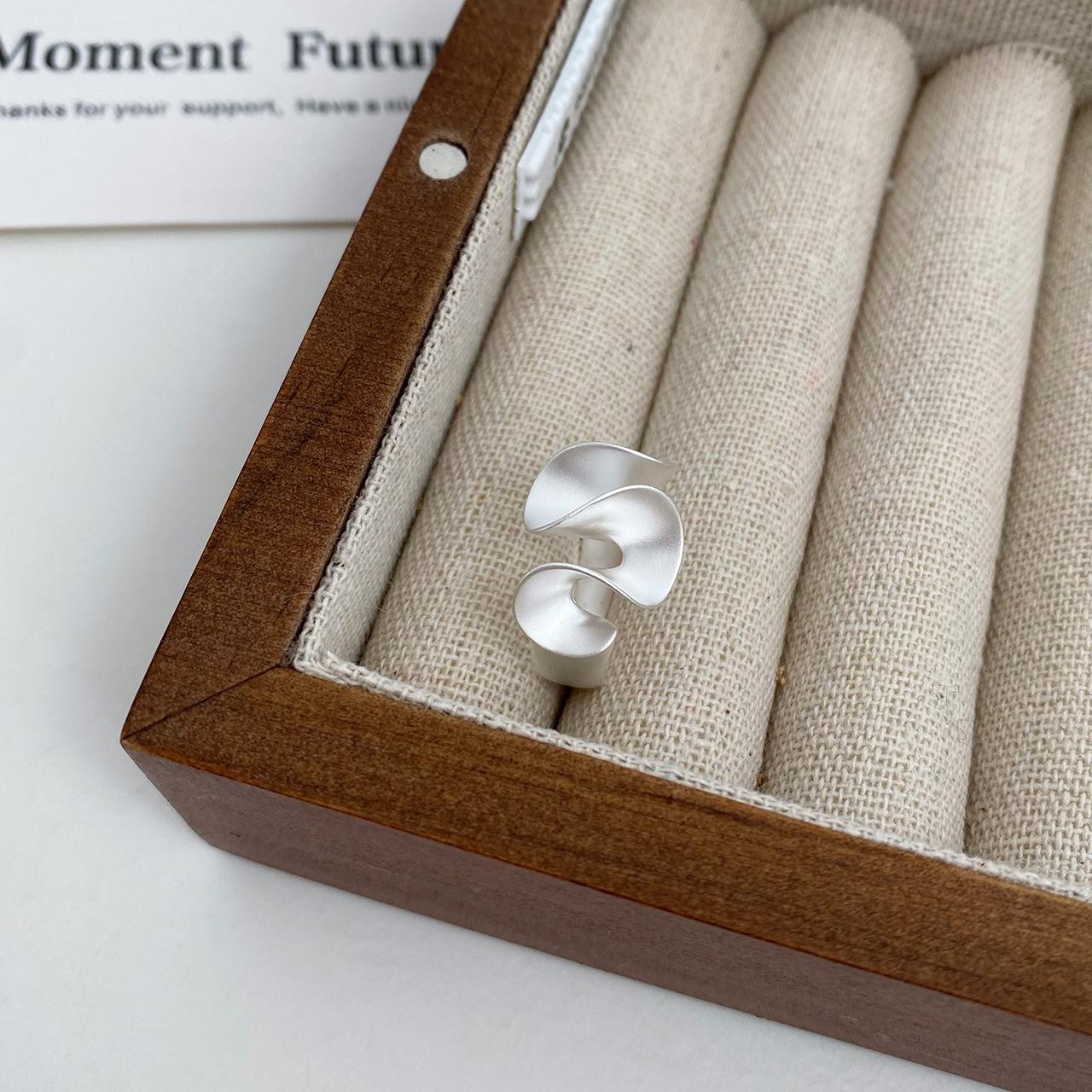 S925 Sterling Silver Irregular Rotating Irregular Shape Frosted Ruffled Pleated Index Finger Ring For Women -551(45%)