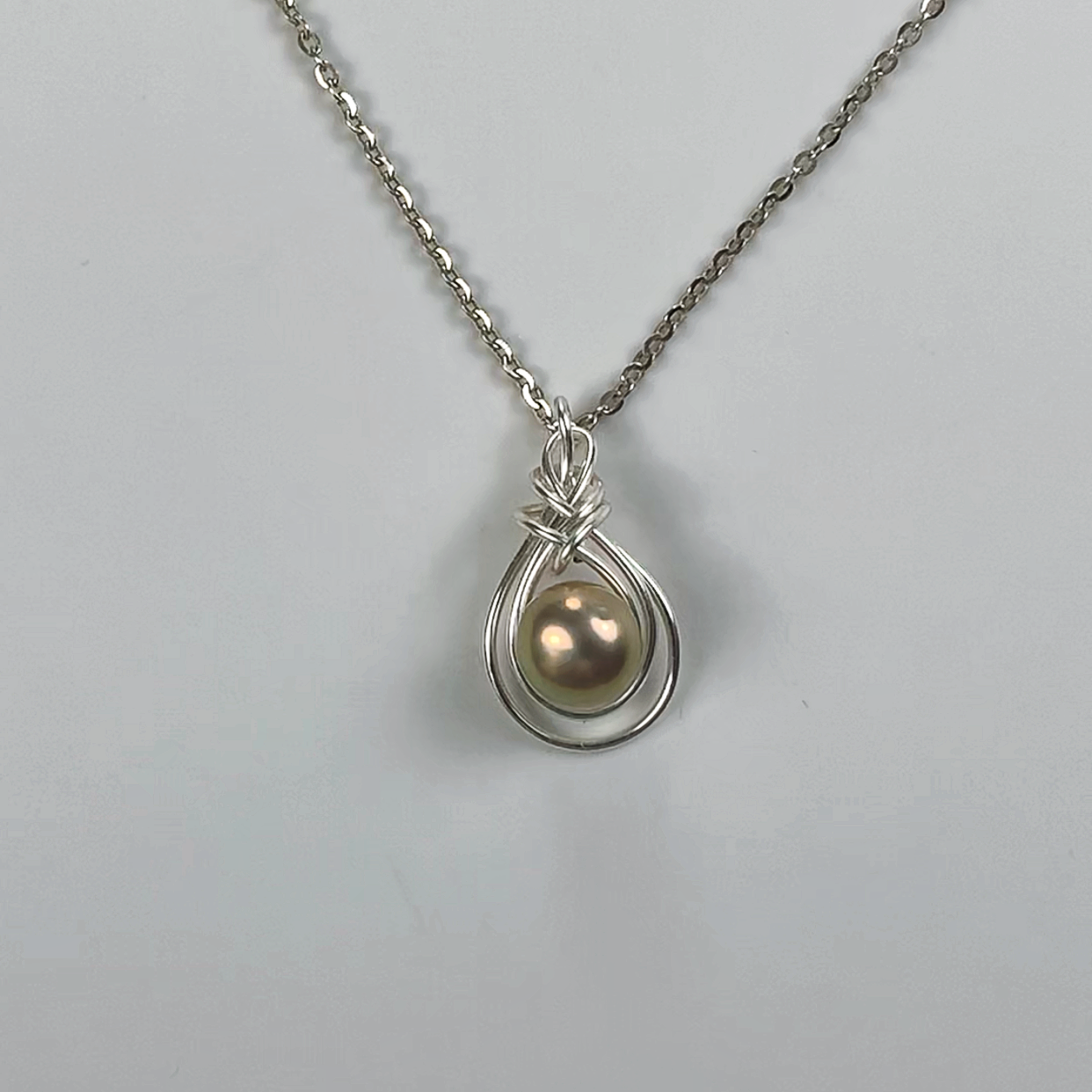 79.Pipa knot pearl pendant