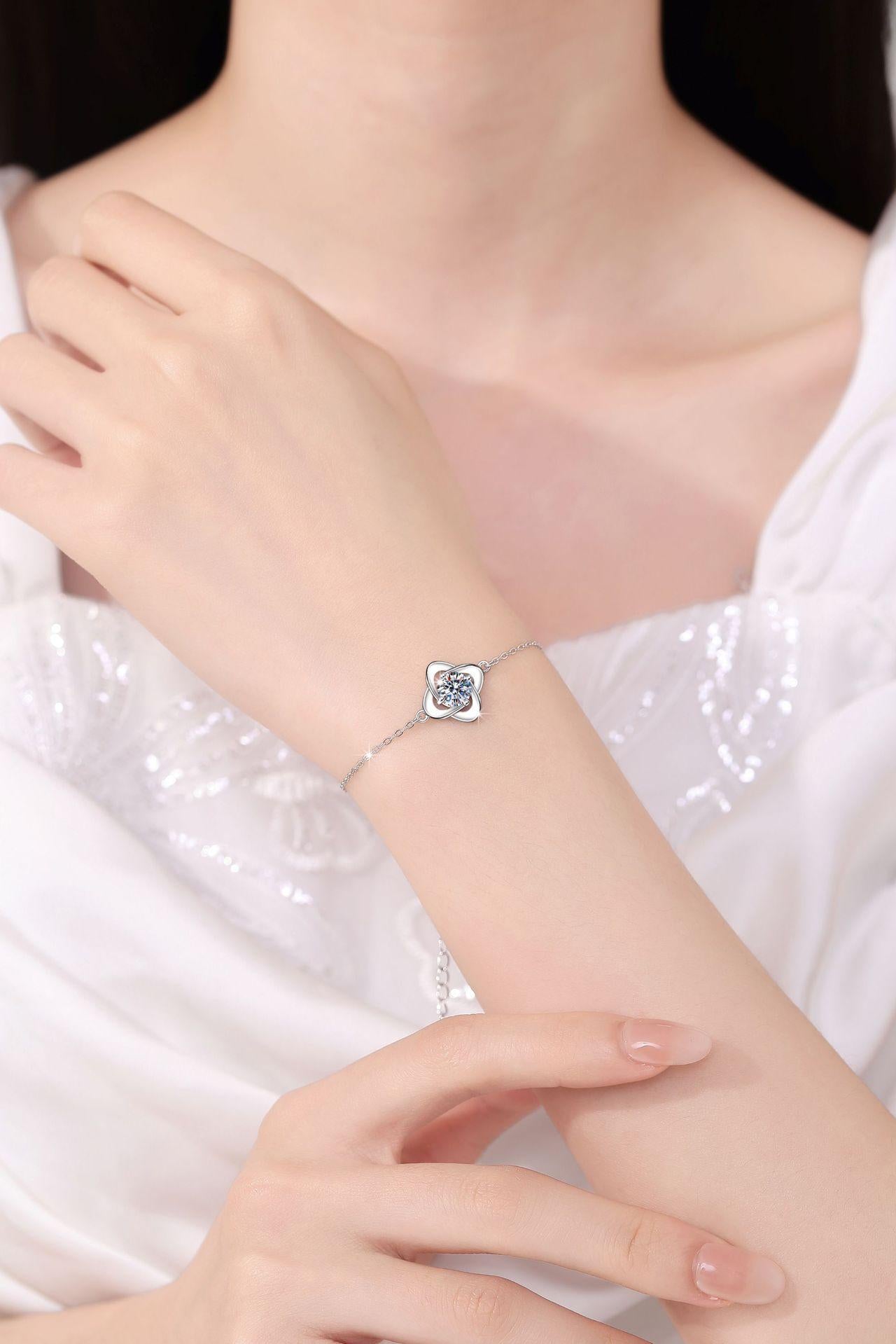 925 Sterling Silver Four Petals Bracelet Synthetic Moissanite Bracelet-313(35%)