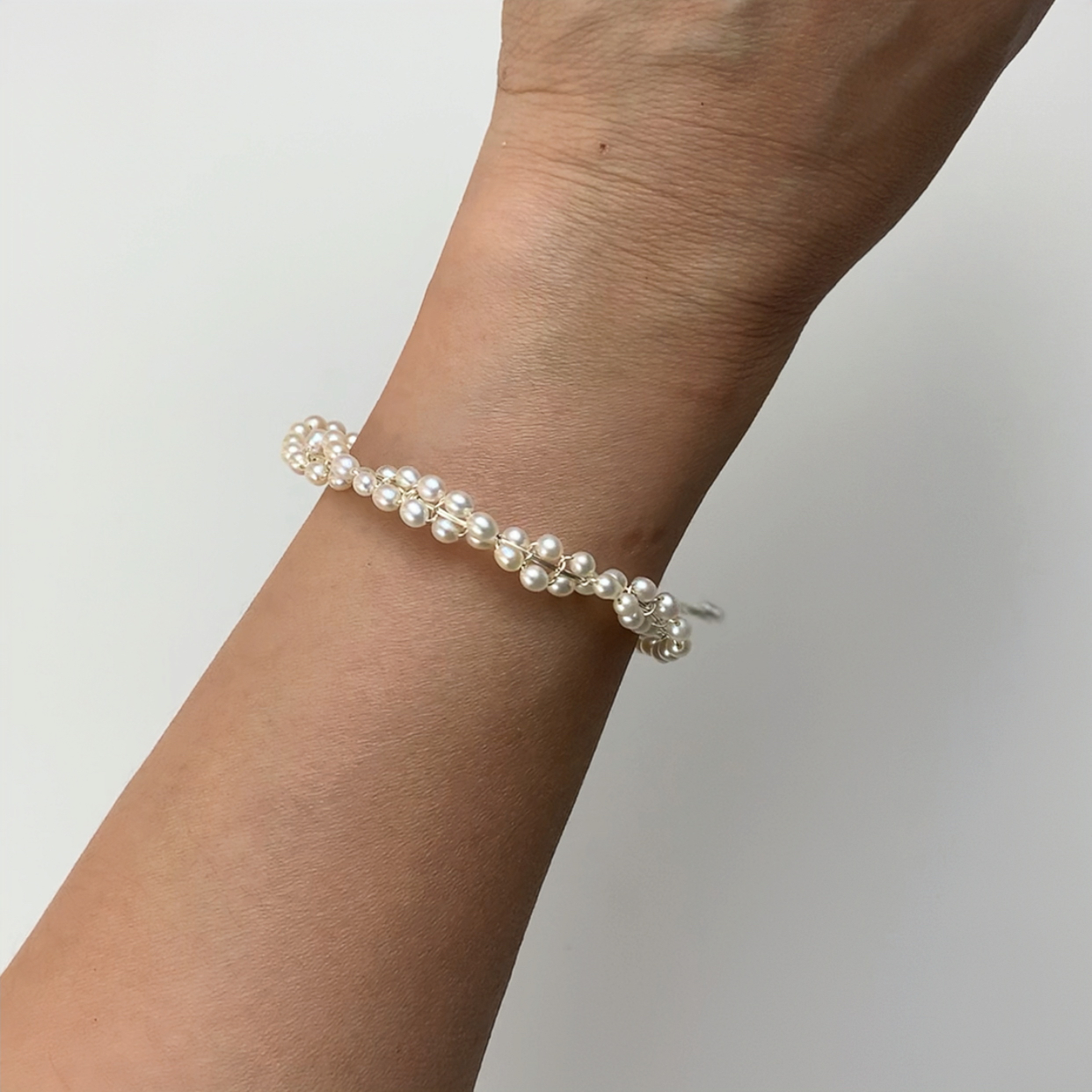 32.Spiral pearl bracelet