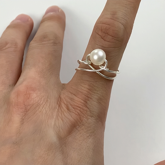 39.Small love pearl ring