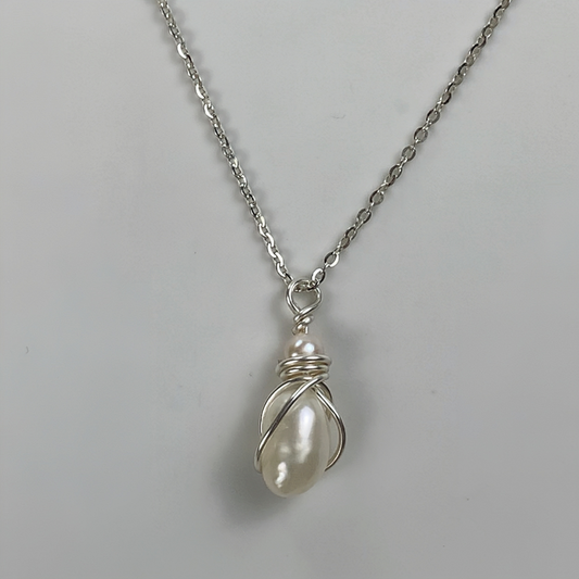 40.Baroque pearl pendant