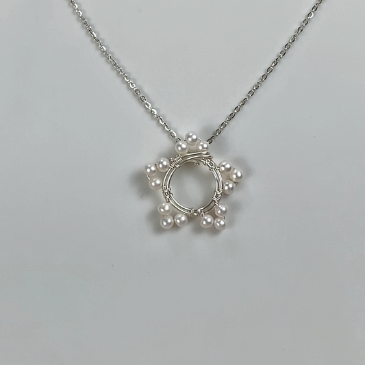 43.Five-pointed pearl pendant