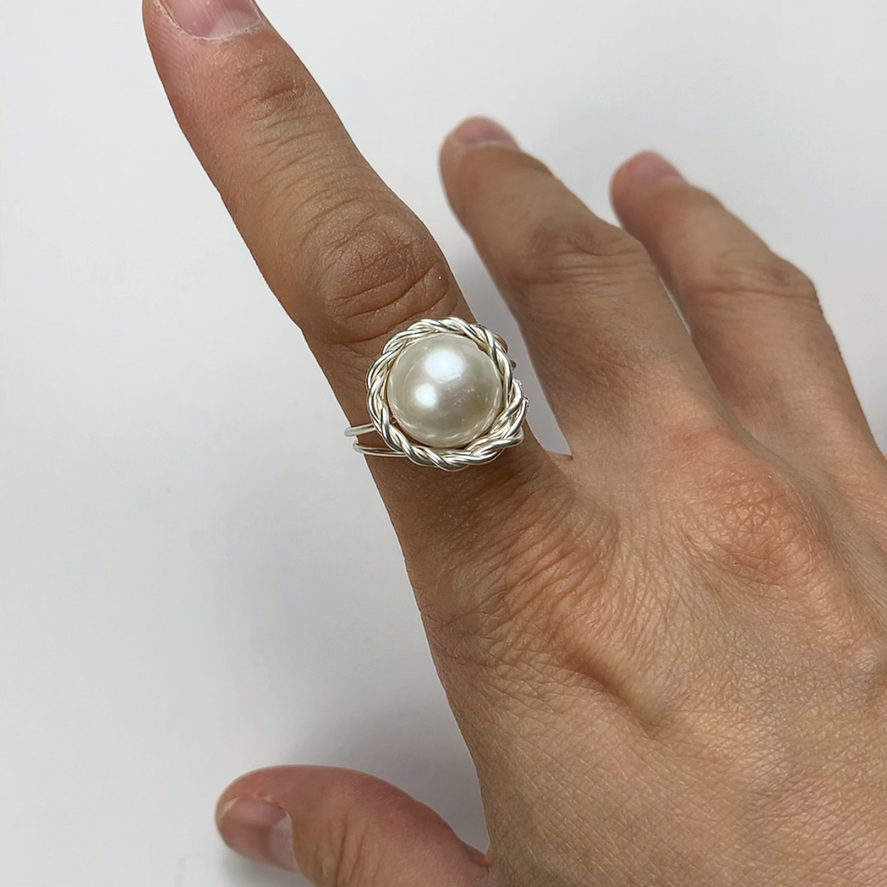 52.Edison pearl ring with small trim