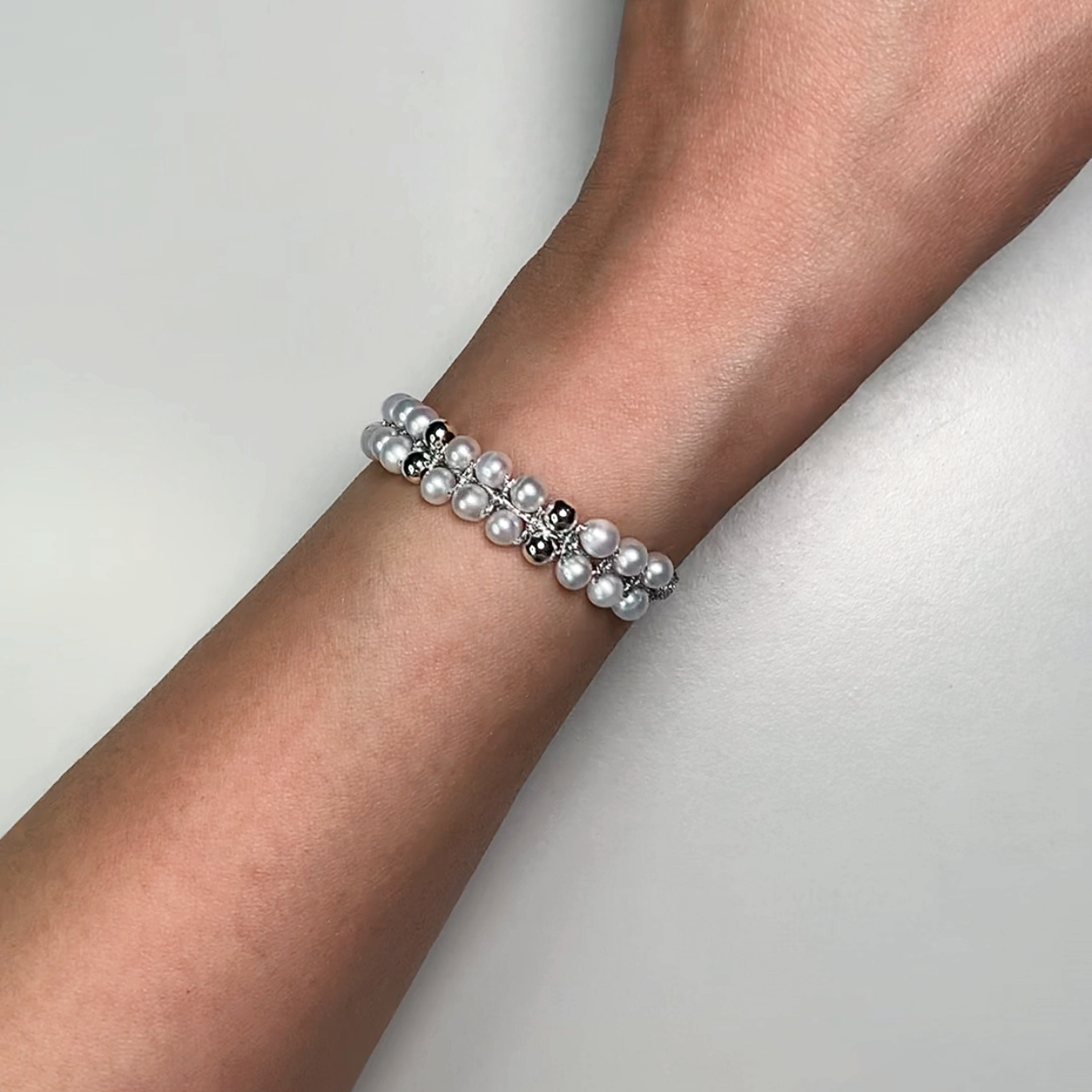 55.Hand-woven pearl bracelet