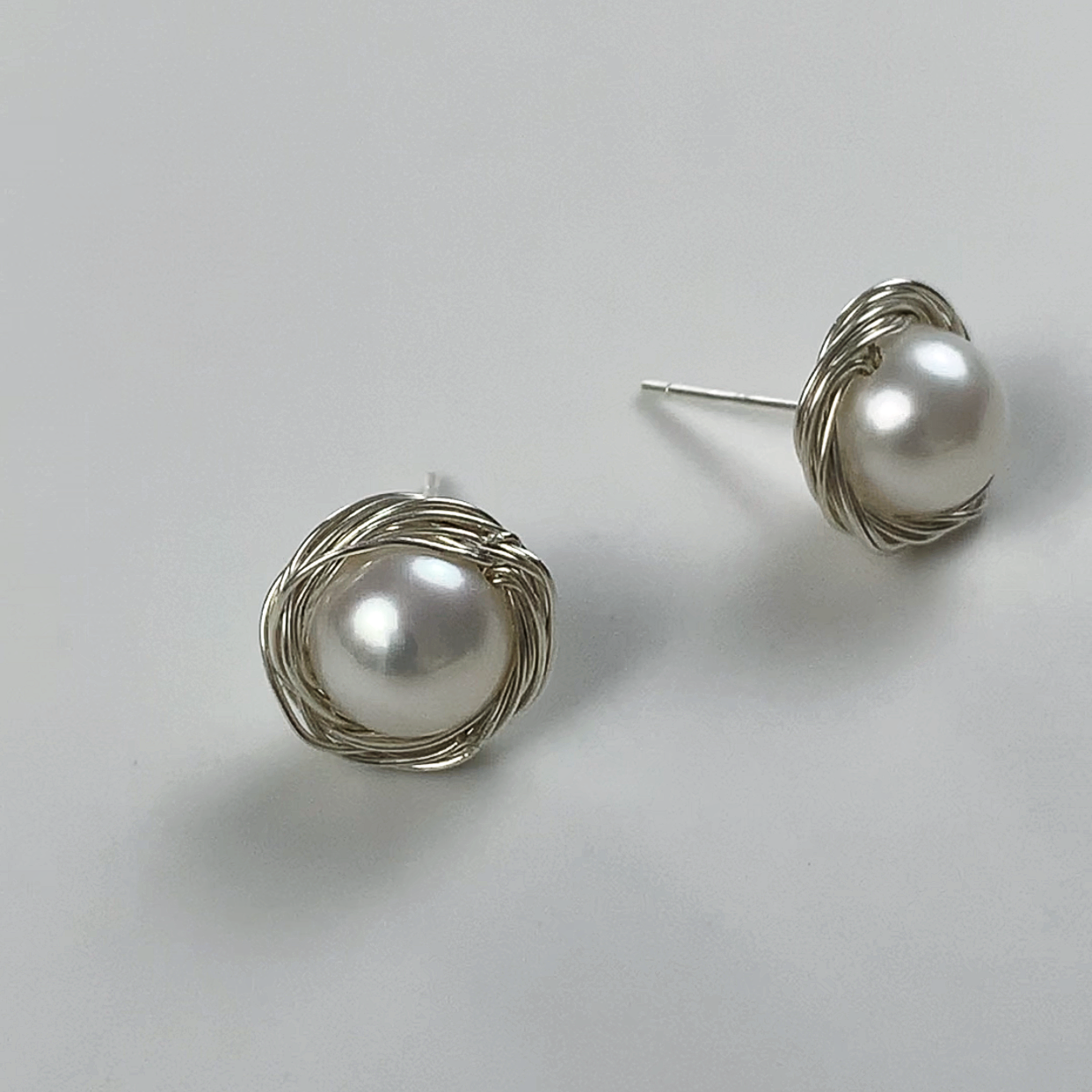 78.Pearl stud earrings