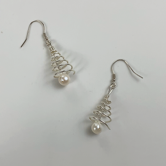 83.Spiral pearl earrings