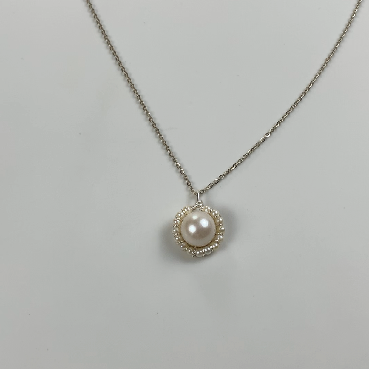 87.Edison pendant with pearl lace