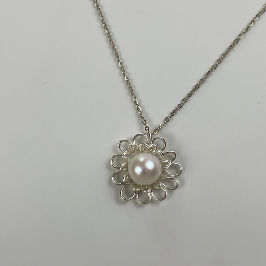 89.Lace Edison pearl pendant