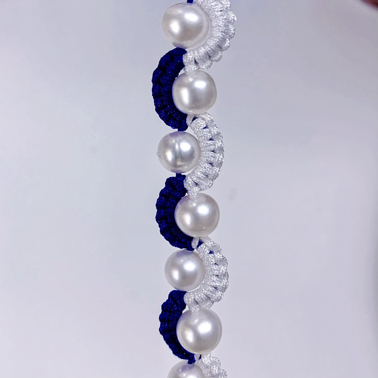 2.Original hand-knitted S-shaped pearl bracelet