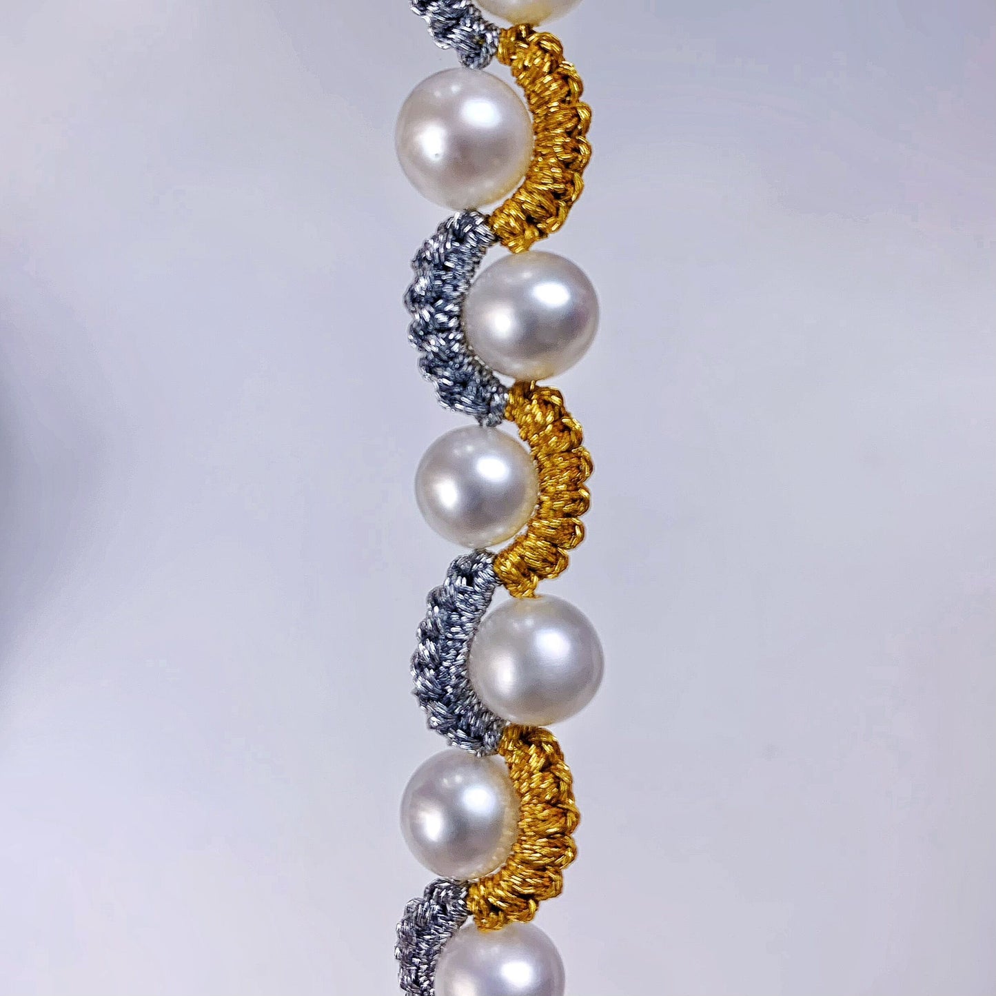 2.Original hand-knitted S-shaped pearl bracelet