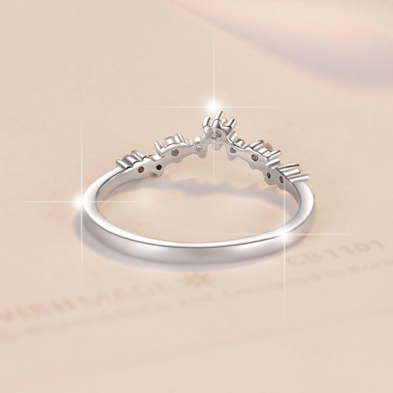 88. S925 Sterling Silver V Fashion Ring Synthetic Moissanite Ring