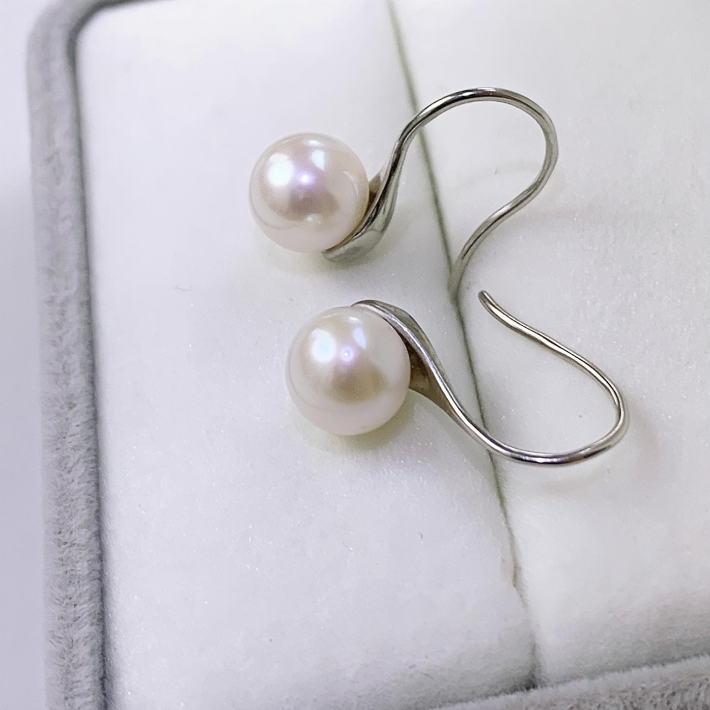 Natural freshwater round pearl earrings /6-7mm subtle blemish Pearl /S925 sterling silver high heel shaped ear hooks