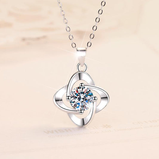 39. S925 Sterling Silver Four Petals During the synthetic Moissanite During