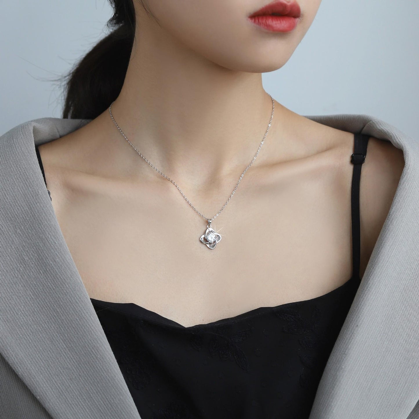 S925 Sterling Silver Four Petals During the synthetic Moissanite Birthday Gift Silver Jewelry Minimalist Pendant Necklace-324(35%)